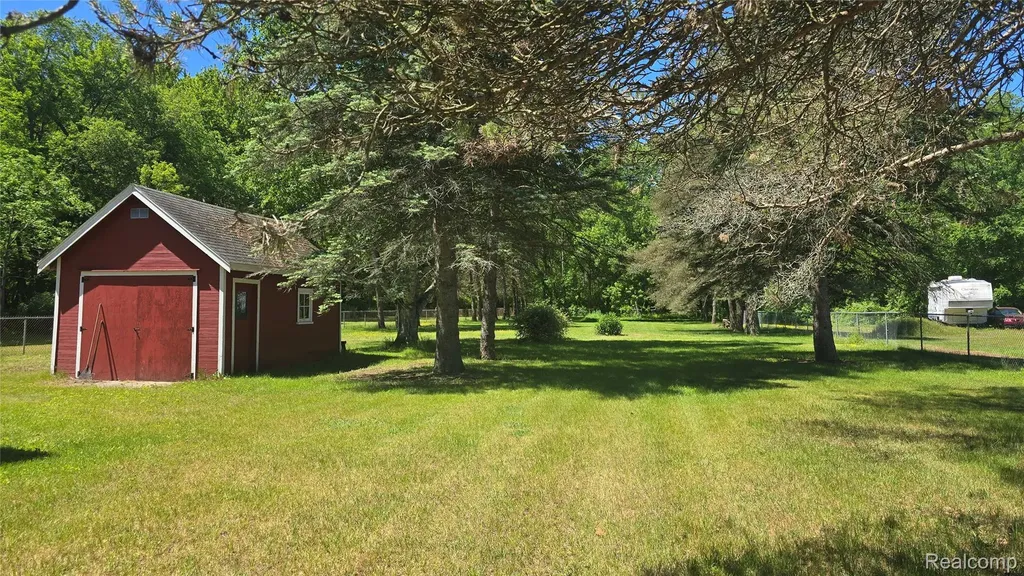 4085 Pine Grove Avenue Fort Gratiot Charter Township MI 48059