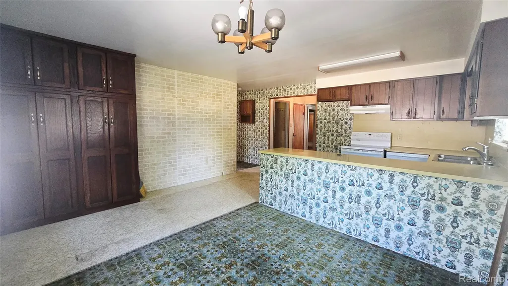 4085 Pine Grove Avenue Fort Gratiot Charter Township MI 48059