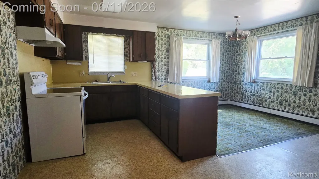 4085 Pine Grove Avenue Fort Gratiot Charter Township MI 48059