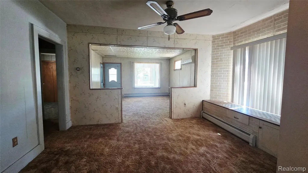 4085 Pine Grove Avenue Fort Gratiot Charter Township MI 48059