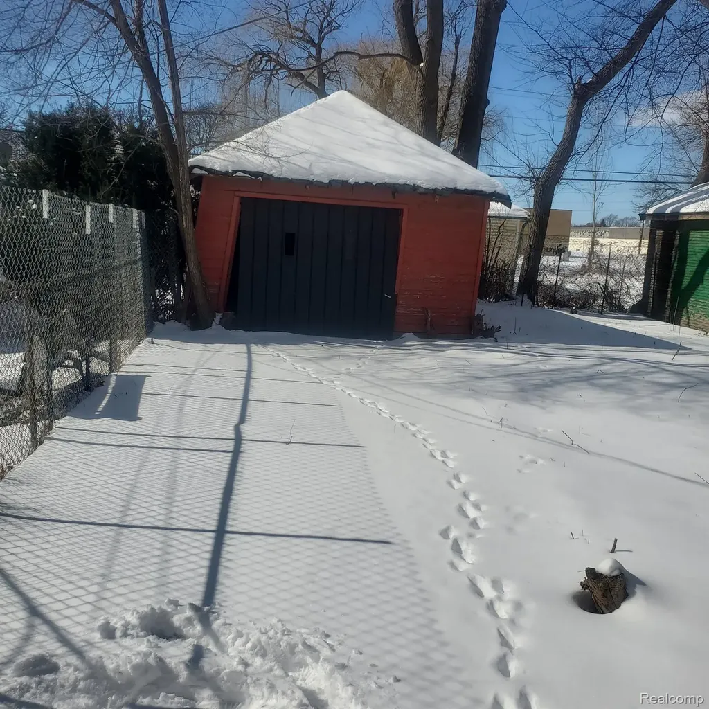 8229 Carlin Street Detroit City MI 48228
