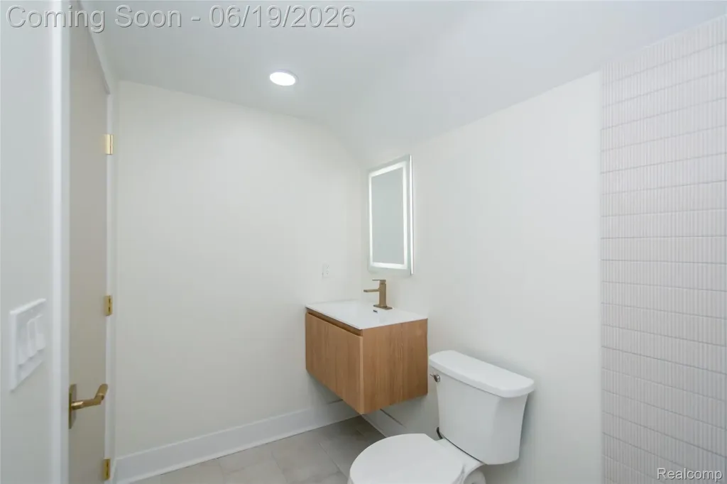 2330 Buckingham Avenue Berkley City MI 48072