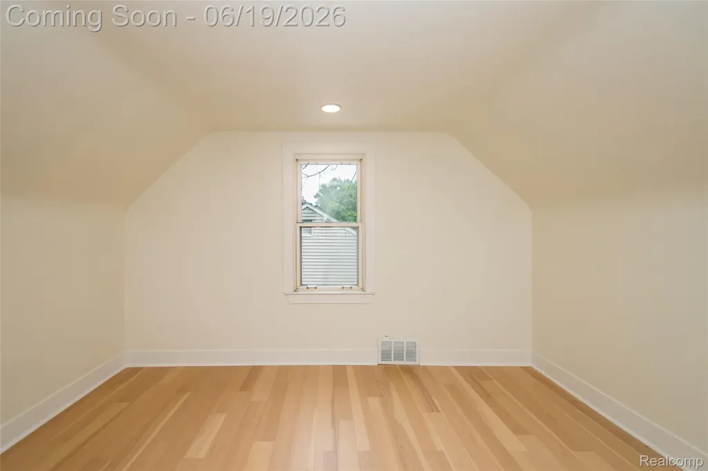 2330 Buckingham Avenue Berkley City MI 48072