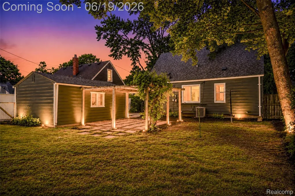 2330 Buckingham Avenue Berkley City MI 48072