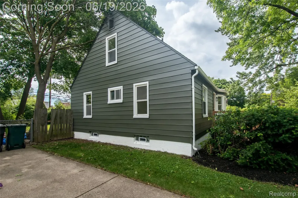 2330 Buckingham Avenue Berkley City MI 48072