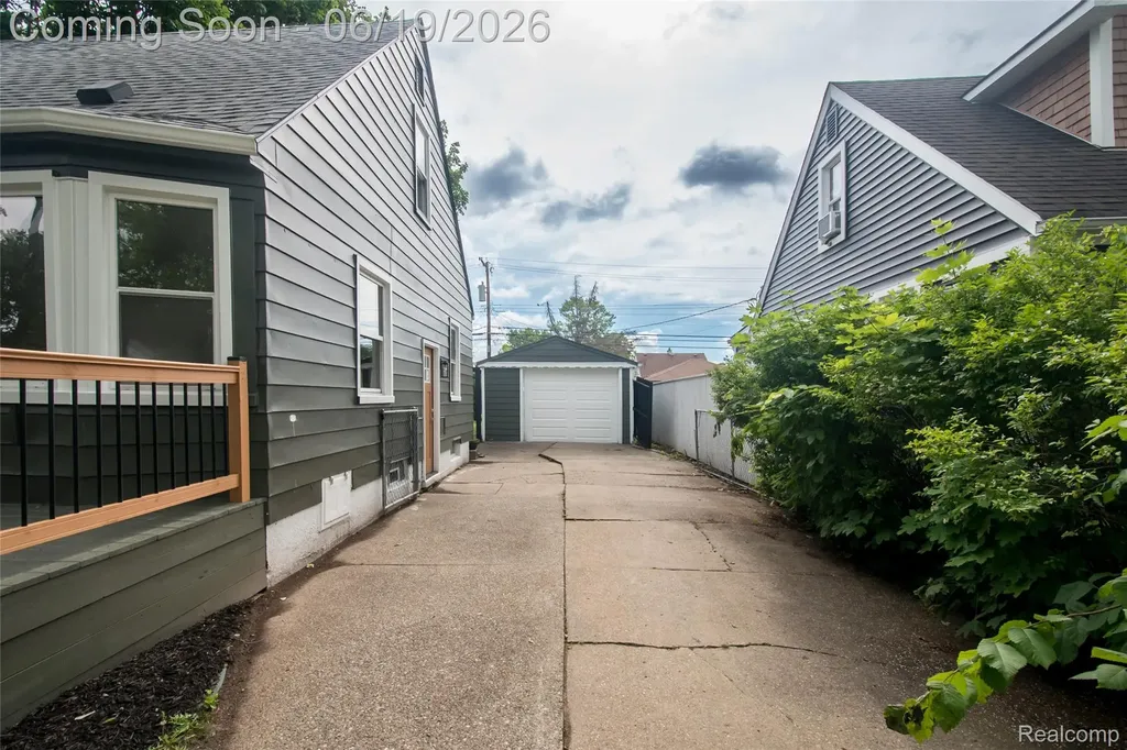 2330 Buckingham Avenue Berkley City MI 48072