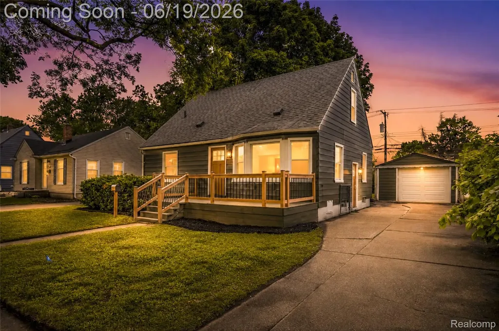 2330 Buckingham Avenue Berkley City MI 48072