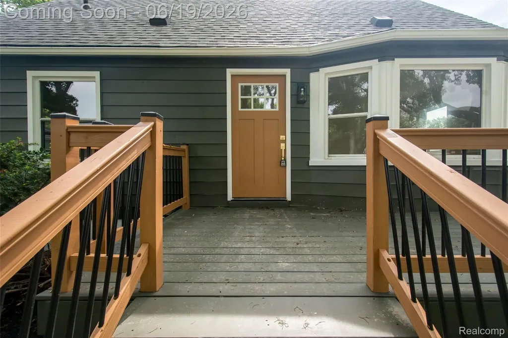 2330 Buckingham Avenue Berkley City MI 48072