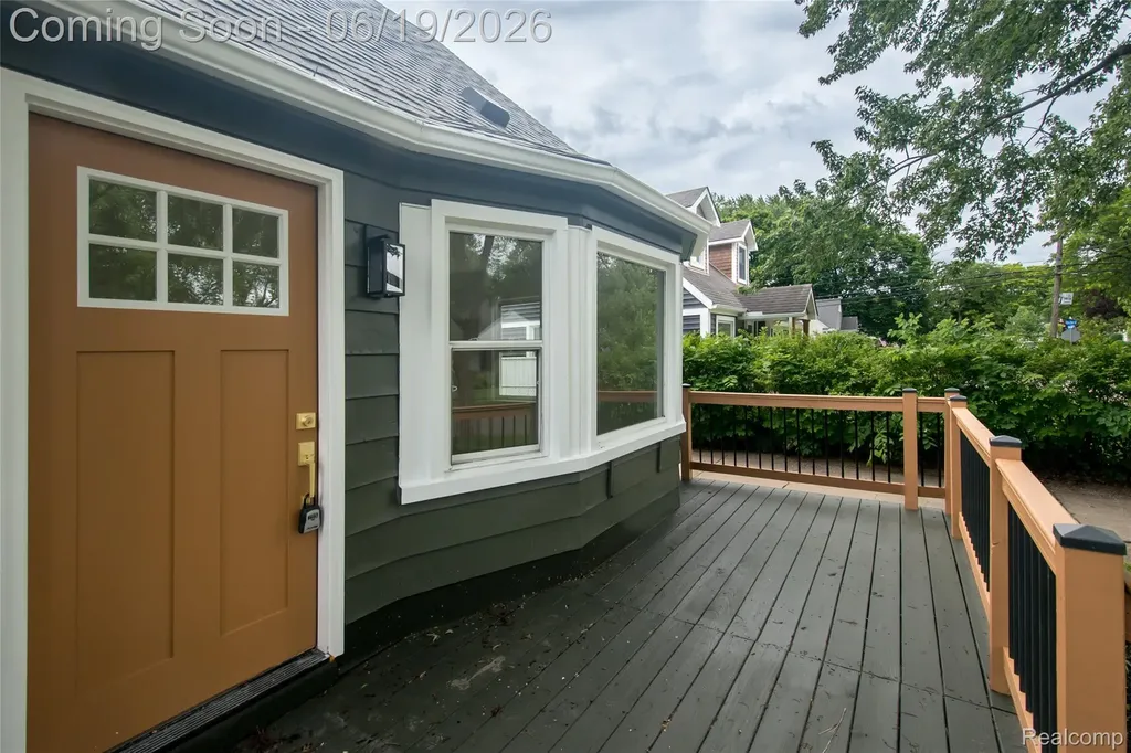 2330 Buckingham Avenue Berkley City MI 48072