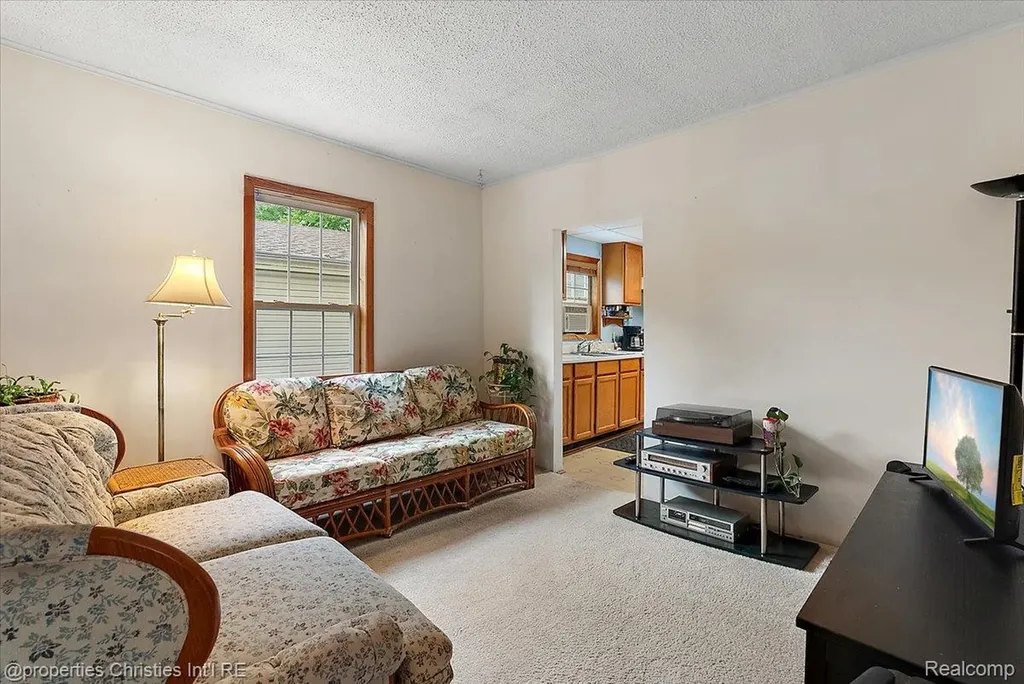 27428 Townley Street Madison Heights City MI 48071