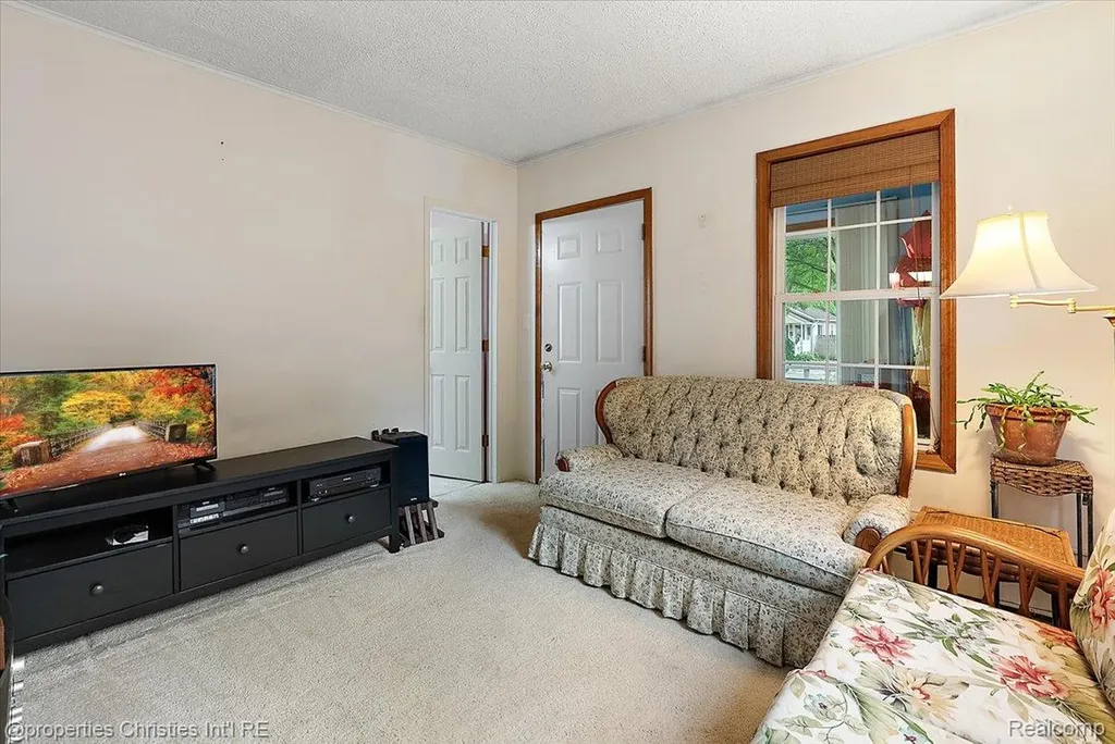 27428 Townley Street Madison Heights City MI 48071