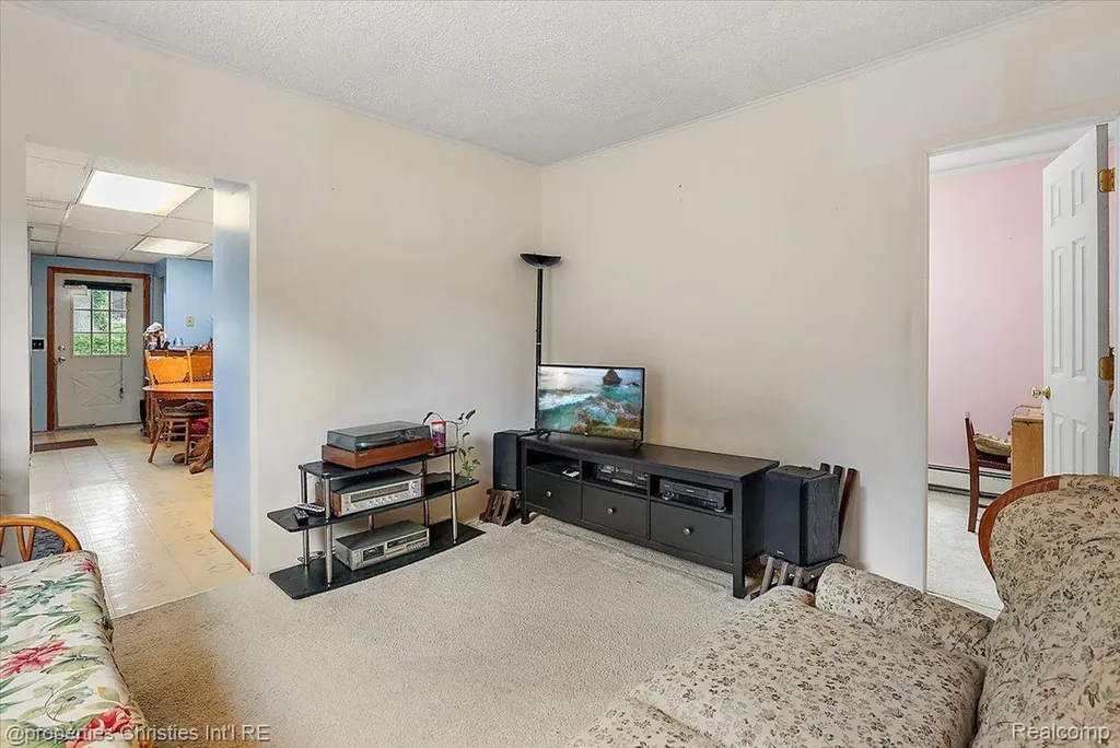 27428 Townley Street Madison Heights City MI 48071