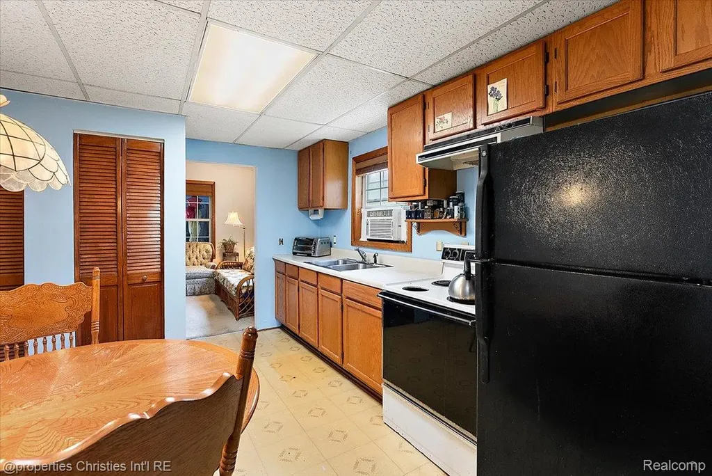 27428 Townley Street Madison Heights City MI 48071