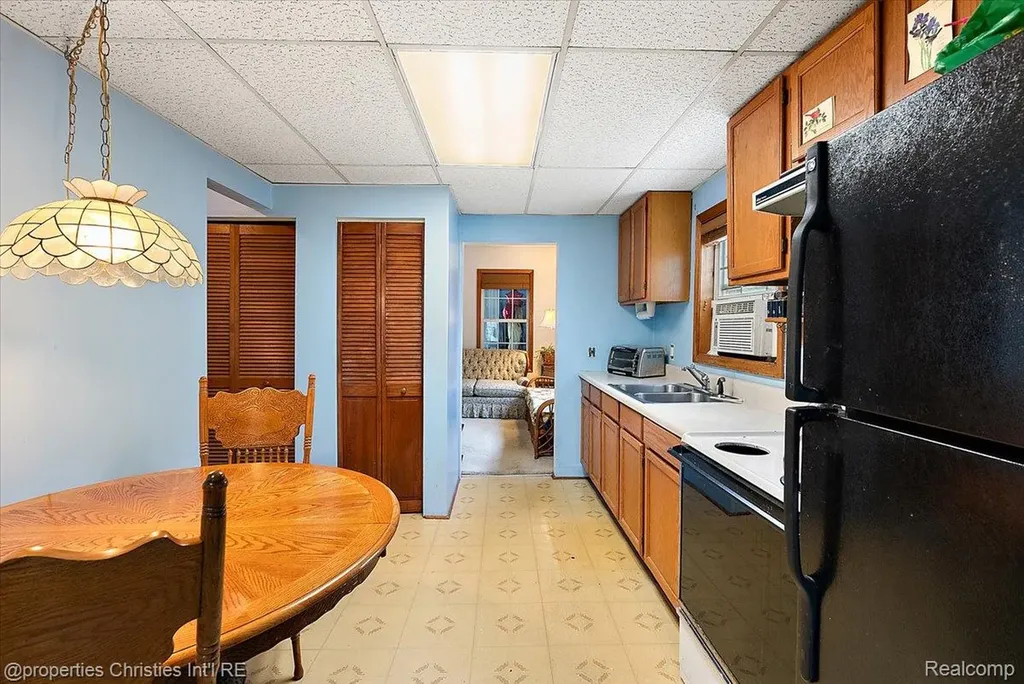 27428 Townley Street Madison Heights City MI 48071