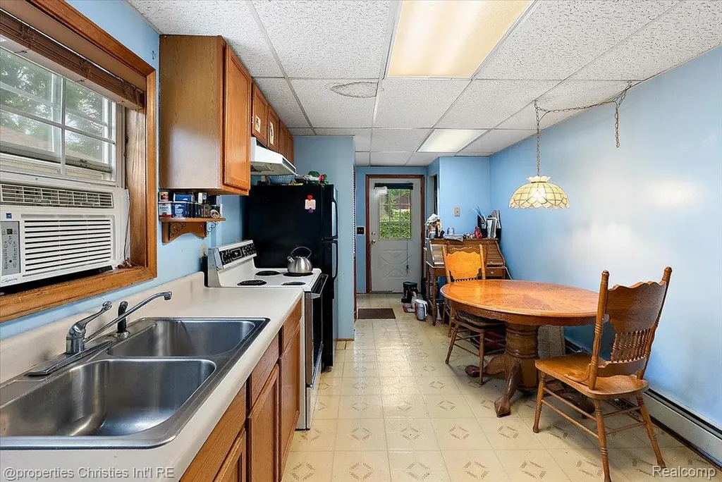 27428 Townley Street Madison Heights City MI 48071