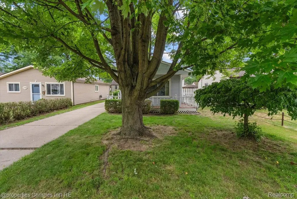 27428 Townley Street Madison Heights City MI 48071