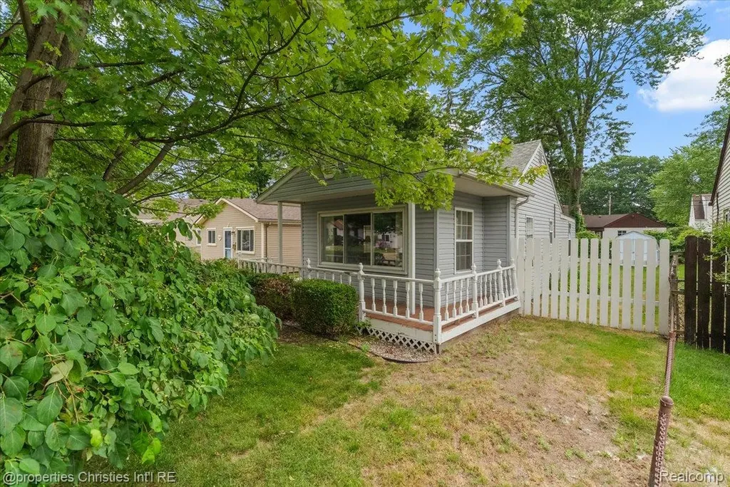 27428 Townley Street Madison Heights City MI 48071