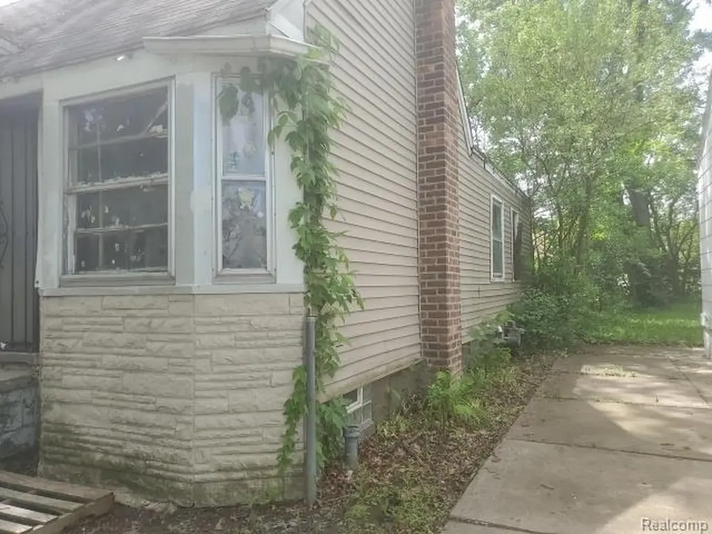 8247 Auburn Street Detroit City MI 48228
