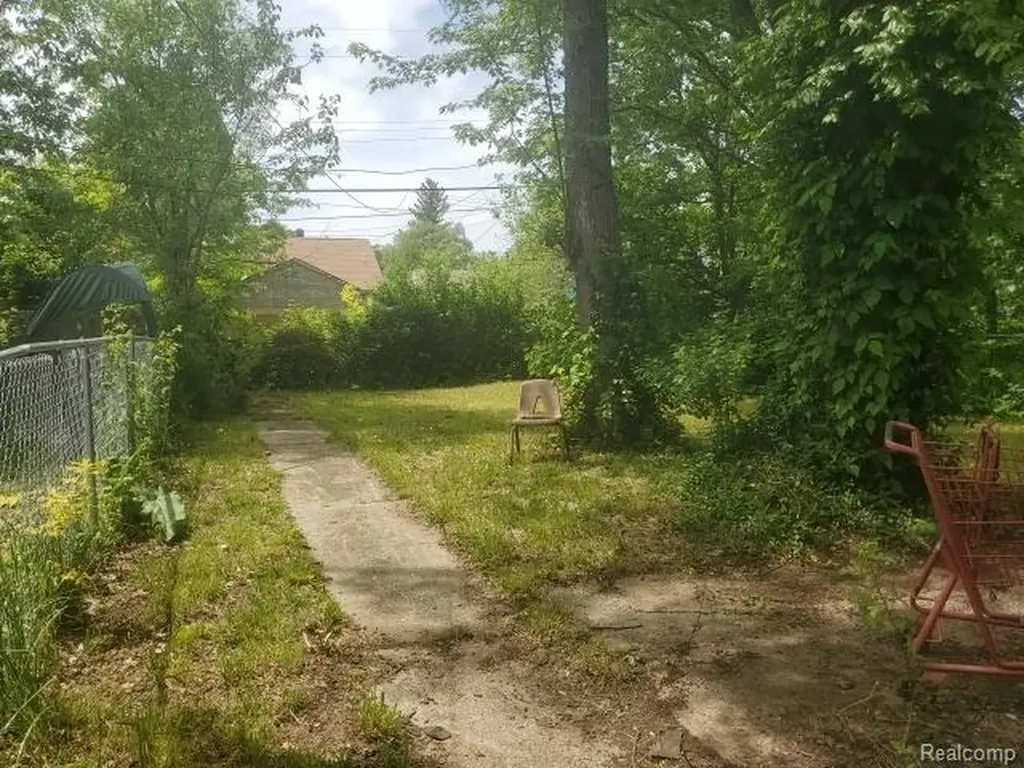 8247 Auburn Street Detroit City MI 48228