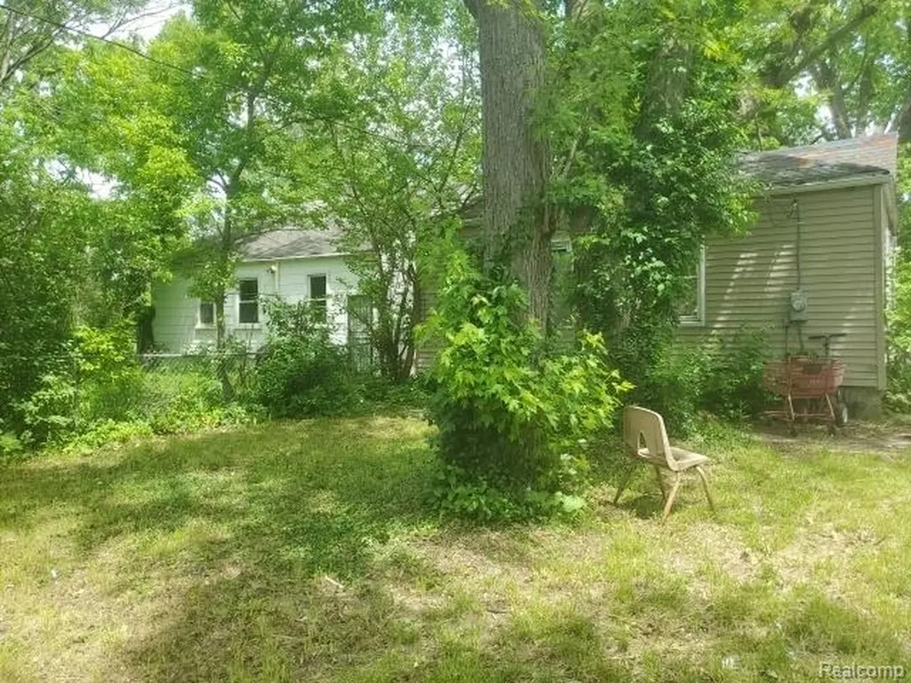 8247 Auburn Street Detroit City MI 48228
