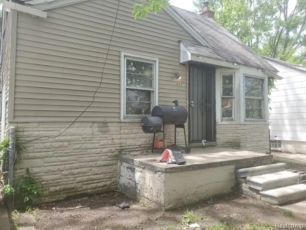 8247 Auburn Street Detroit City MI 48228