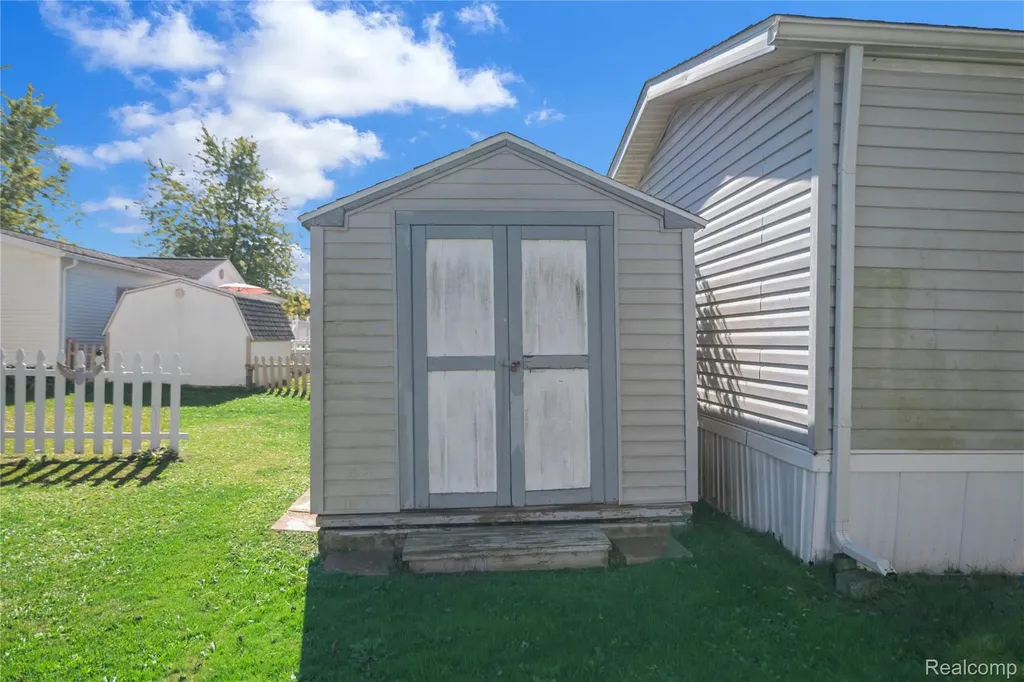 23467 Manor Road North Huron Charter Township MI 48164
