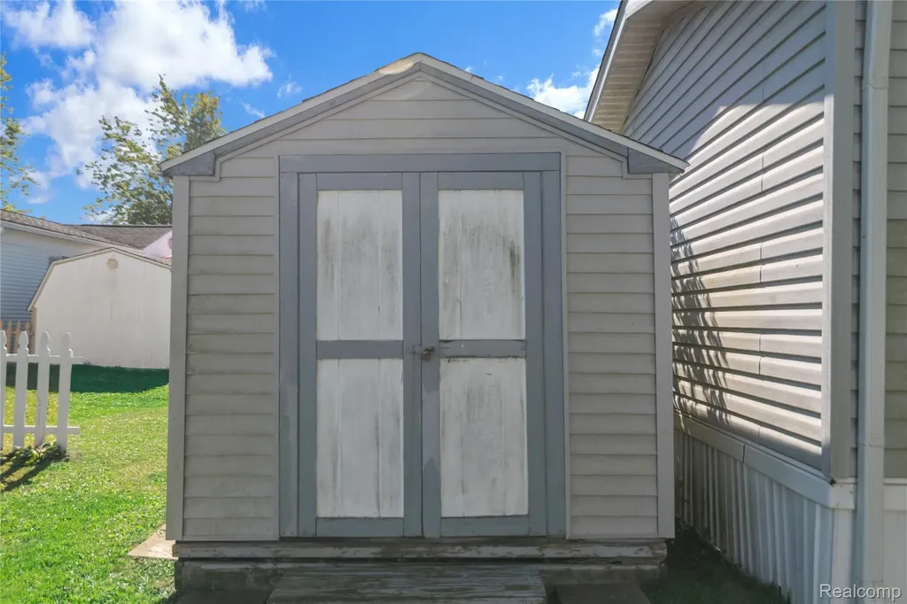 23467 Manor Road North Huron Charter Township MI 48164