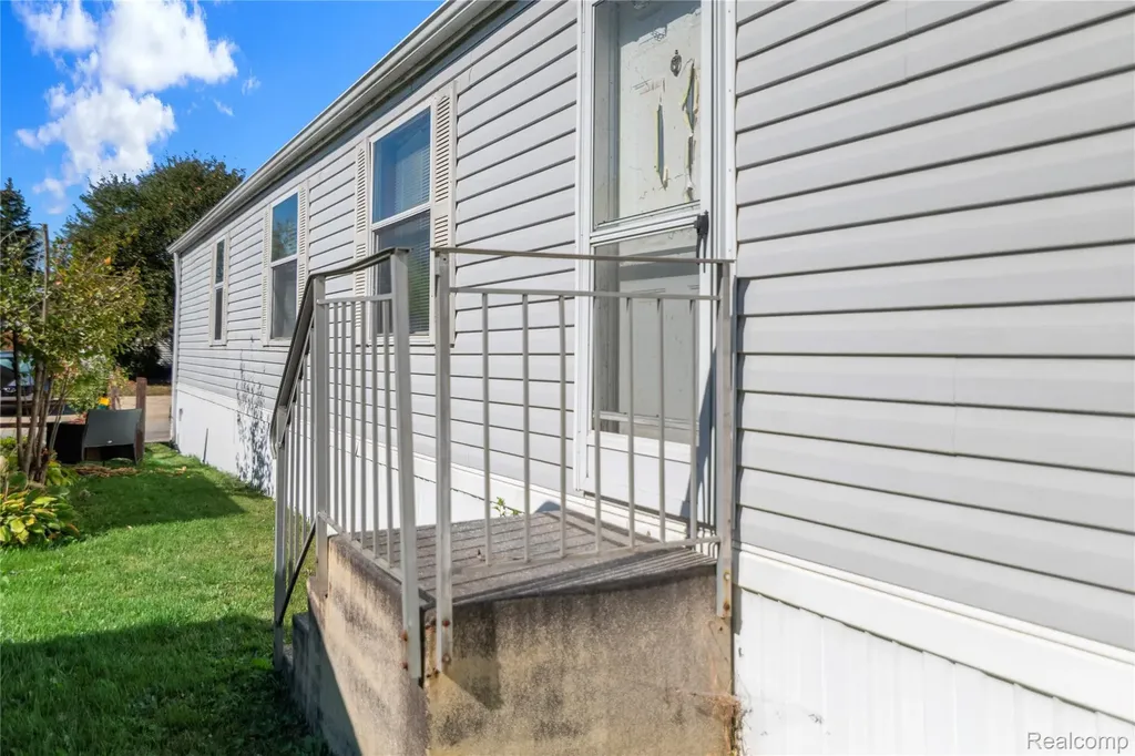 23467 Manor Road North Huron Charter Township MI 48164