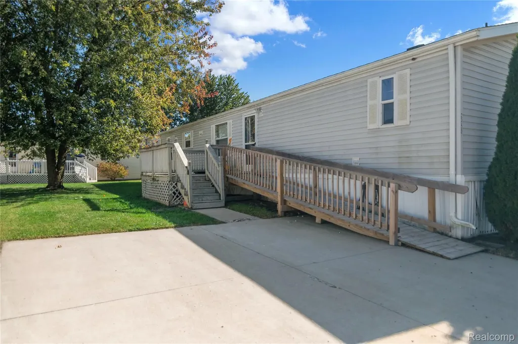 23467 Manor Road North Huron Charter Township MI 48164
