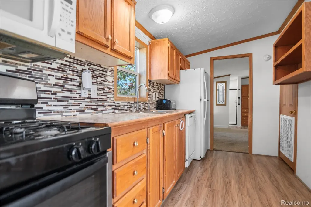 23467 Manor Road North Huron Charter Township MI 48164