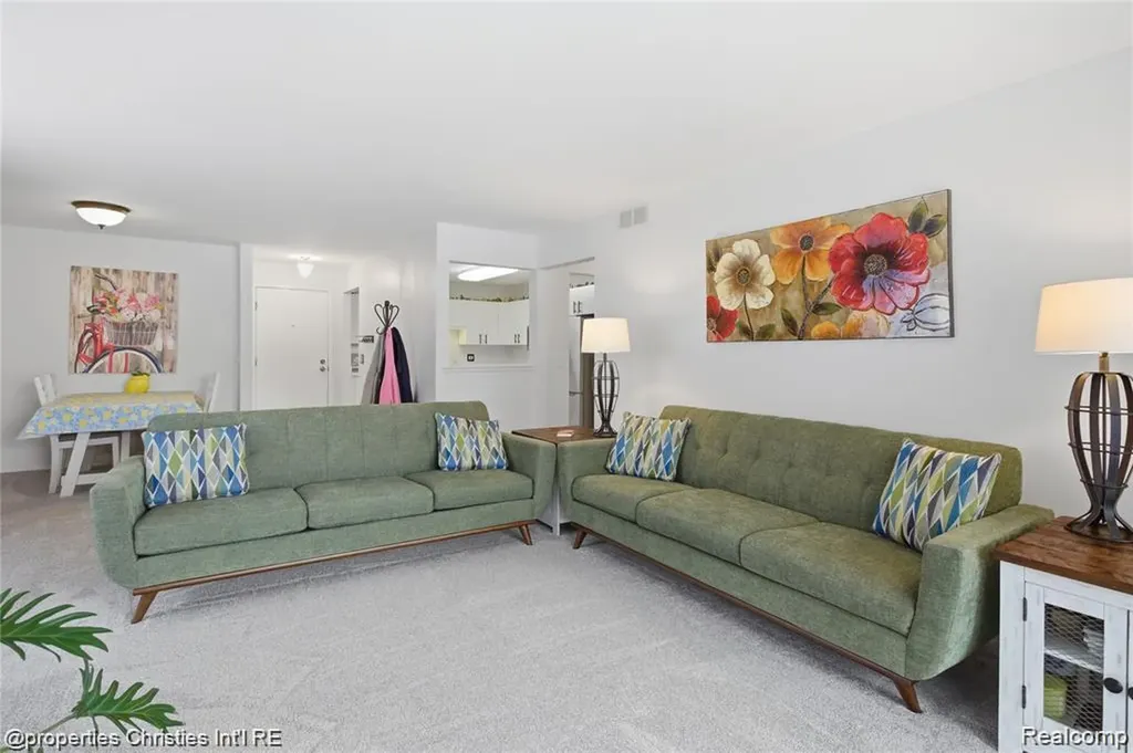 30414 Orchard Lake Road Farmington Hills City MI 48334