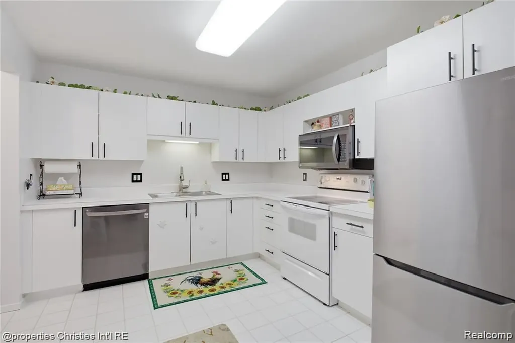 30414 Orchard Lake Road Farmington Hills City MI 48334