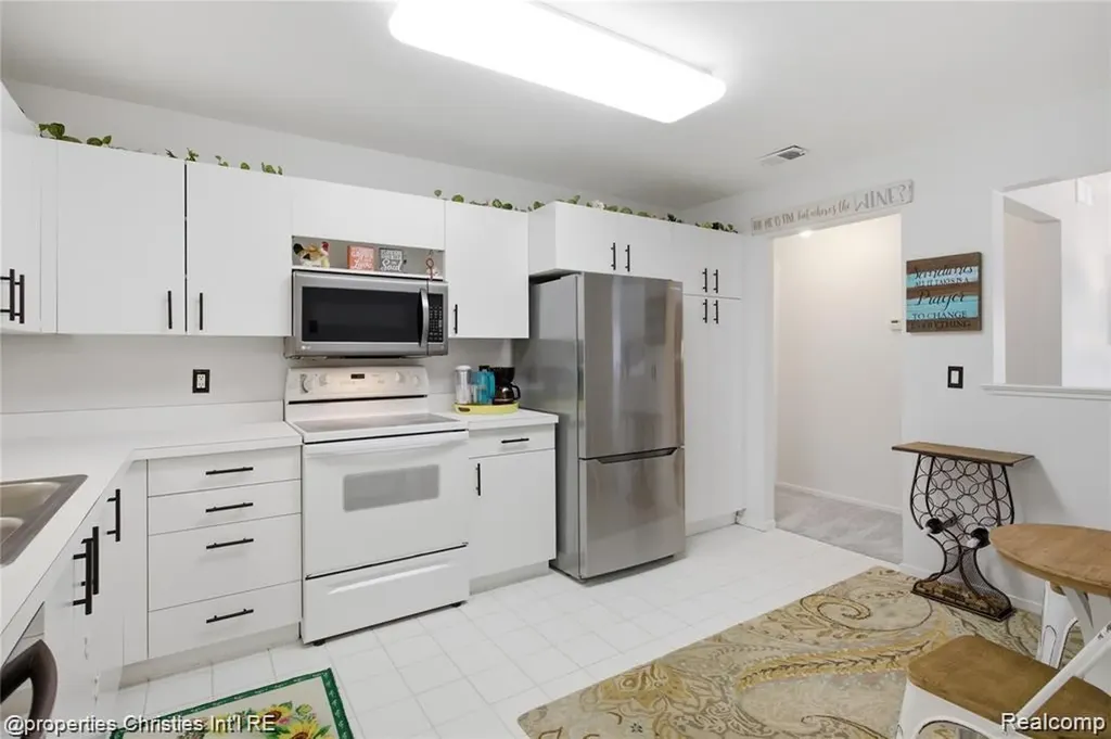 30414 Orchard Lake Road Farmington Hills City MI 48334