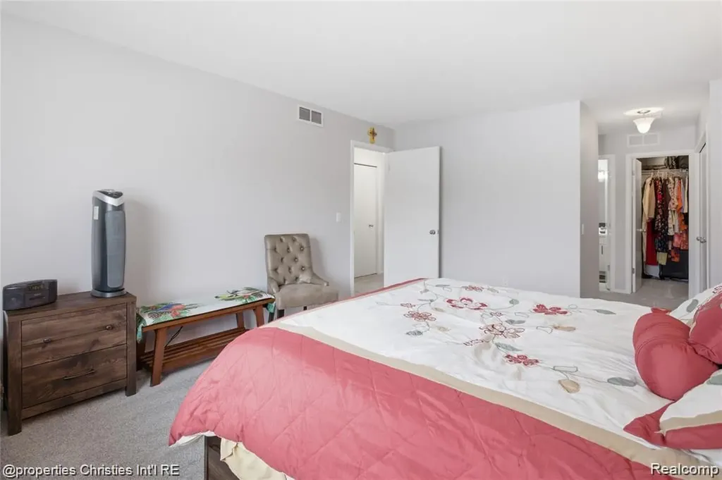30414 Orchard Lake Road Farmington Hills City MI 48334