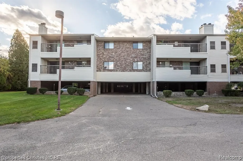 30414 Orchard Lake Road Farmington Hills City MI 48334