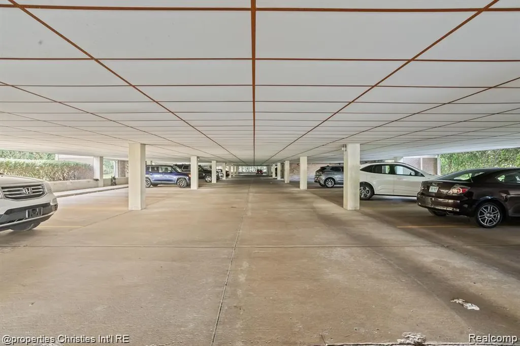 30414 Orchard Lake Road Farmington Hills City MI 48334
