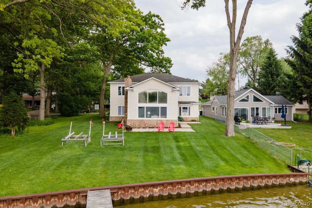 3831 Woodland Drive Highland Charter Township MI 48356