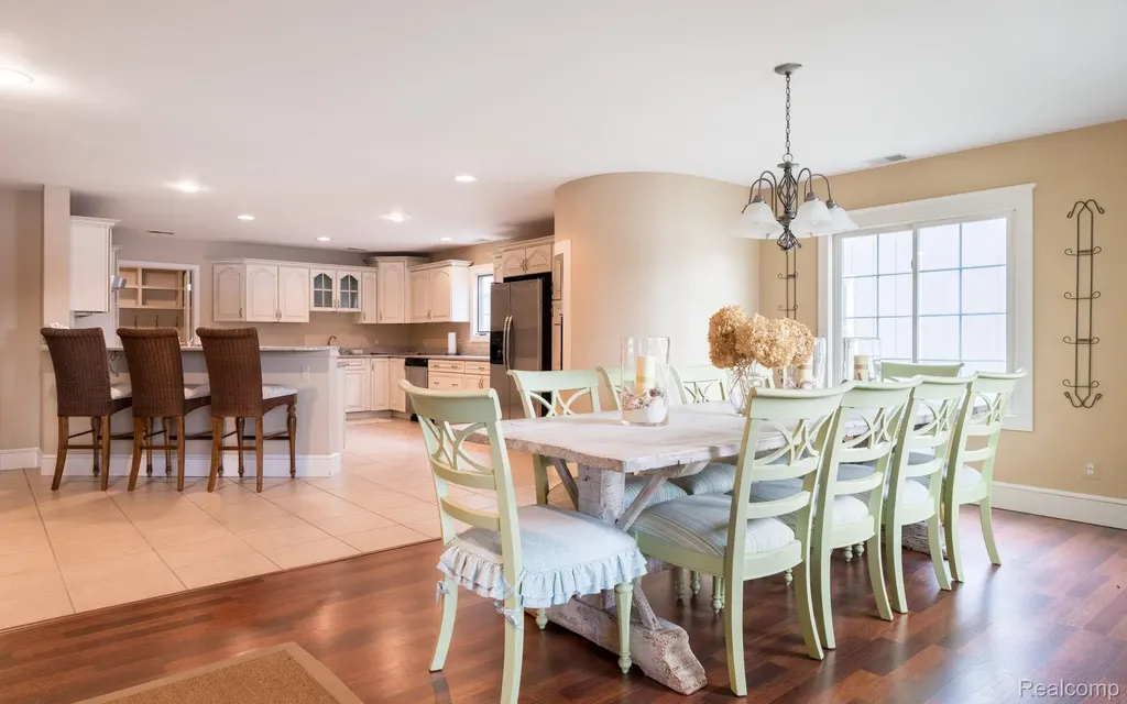 3831 Woodland Drive Highland Charter Township MI 48356