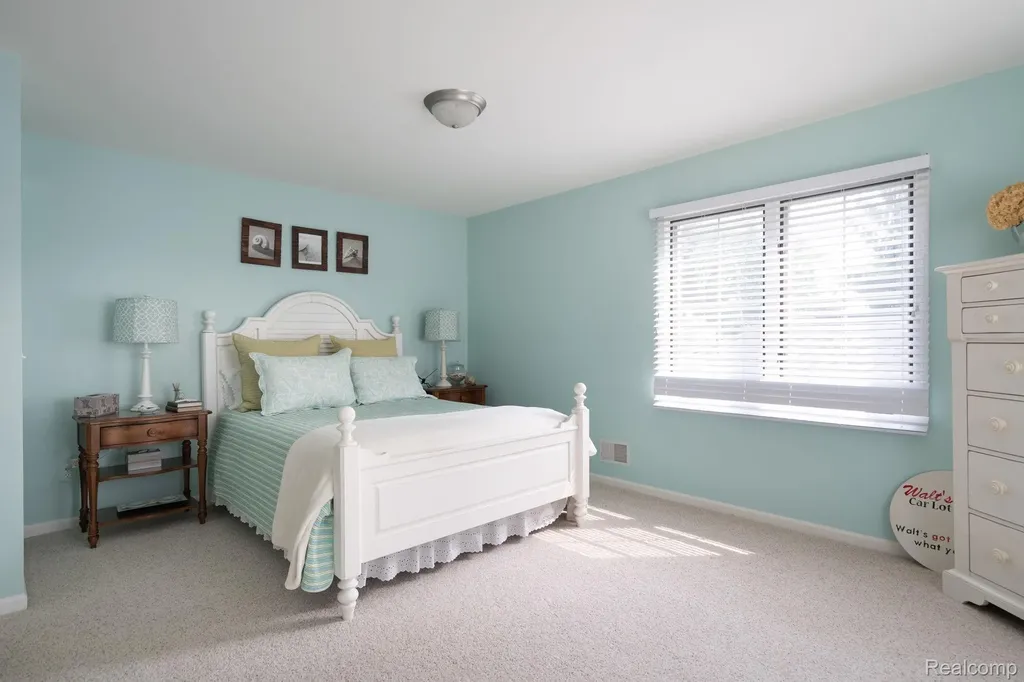 3831 Woodland Drive Highland Charter Township MI 48356
