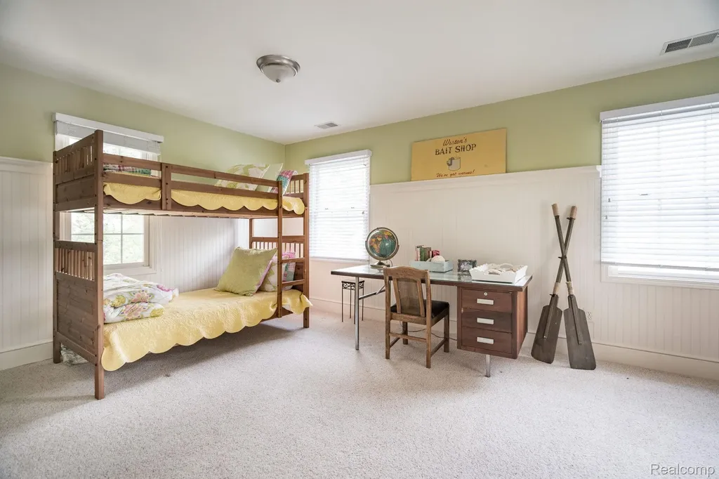 3831 Woodland Drive Highland Charter Township MI 48356