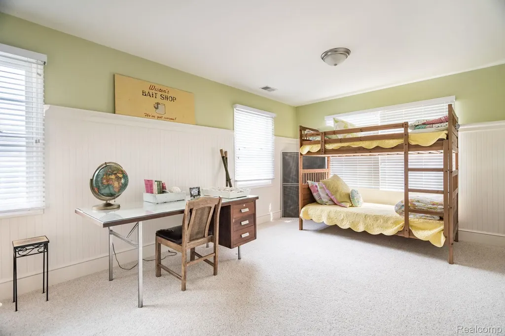 3831 Woodland Drive Highland Charter Township MI 48356