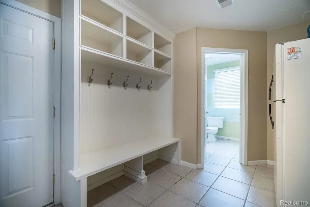 3831 Woodland Drive Highland Charter Township MI 48356