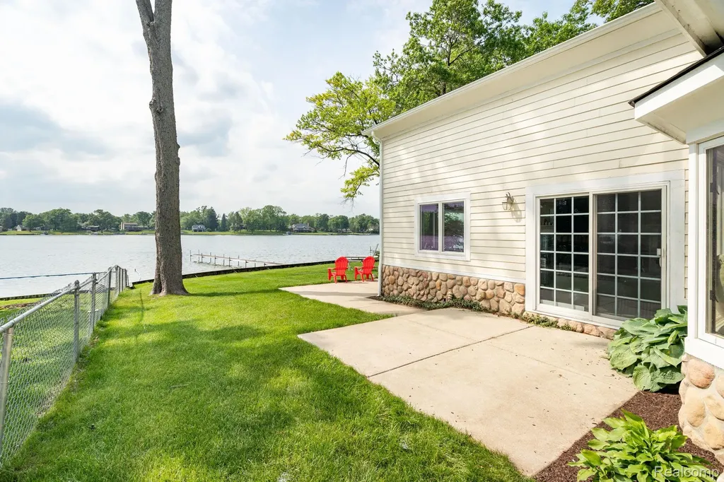 3831 Woodland Drive Highland Charter Township MI 48356