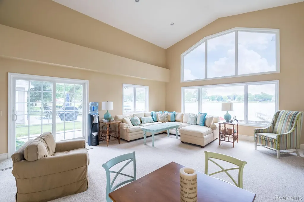3831 Woodland Drive Highland Charter Township MI 48356