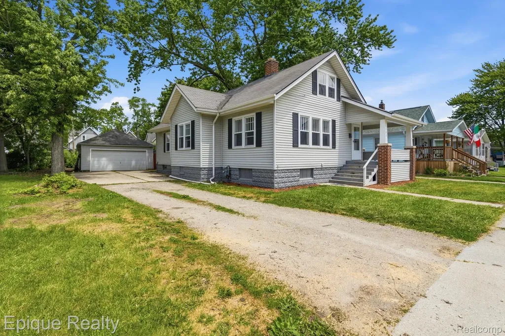 1325 Oak Street Port Huron City MI 48060