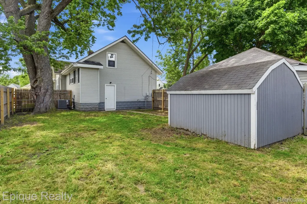 1325 Oak Street Port Huron City MI 48060