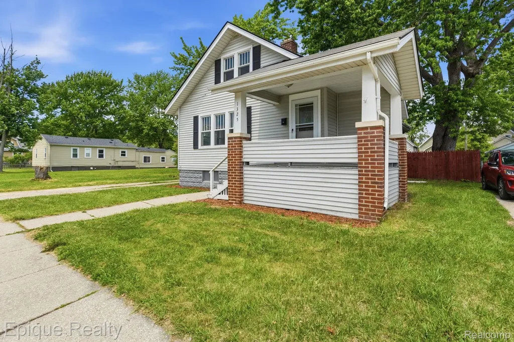 1325 Oak Street Port Huron City MI 48060