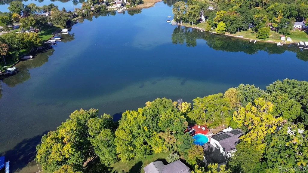 3379 Wormer Drive Waterford Charter Township MI 48329