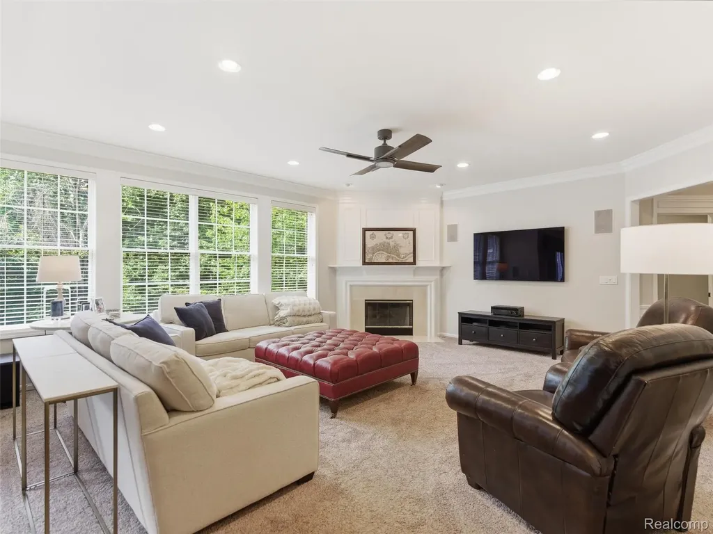 5454 Creekmonte Drive Oakland Charter Township MI 48306