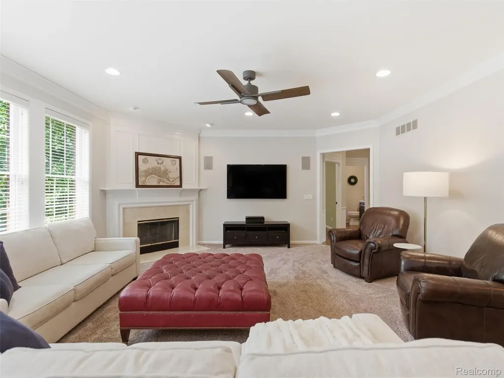 5454 Creekmonte Drive Oakland Charter Township MI 48306